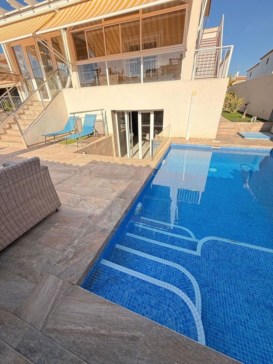 2 Zimmer Villa zu verkaufen in Orihuela Costa mit Pool Garage - 340.000 € (Ref: 9452742)