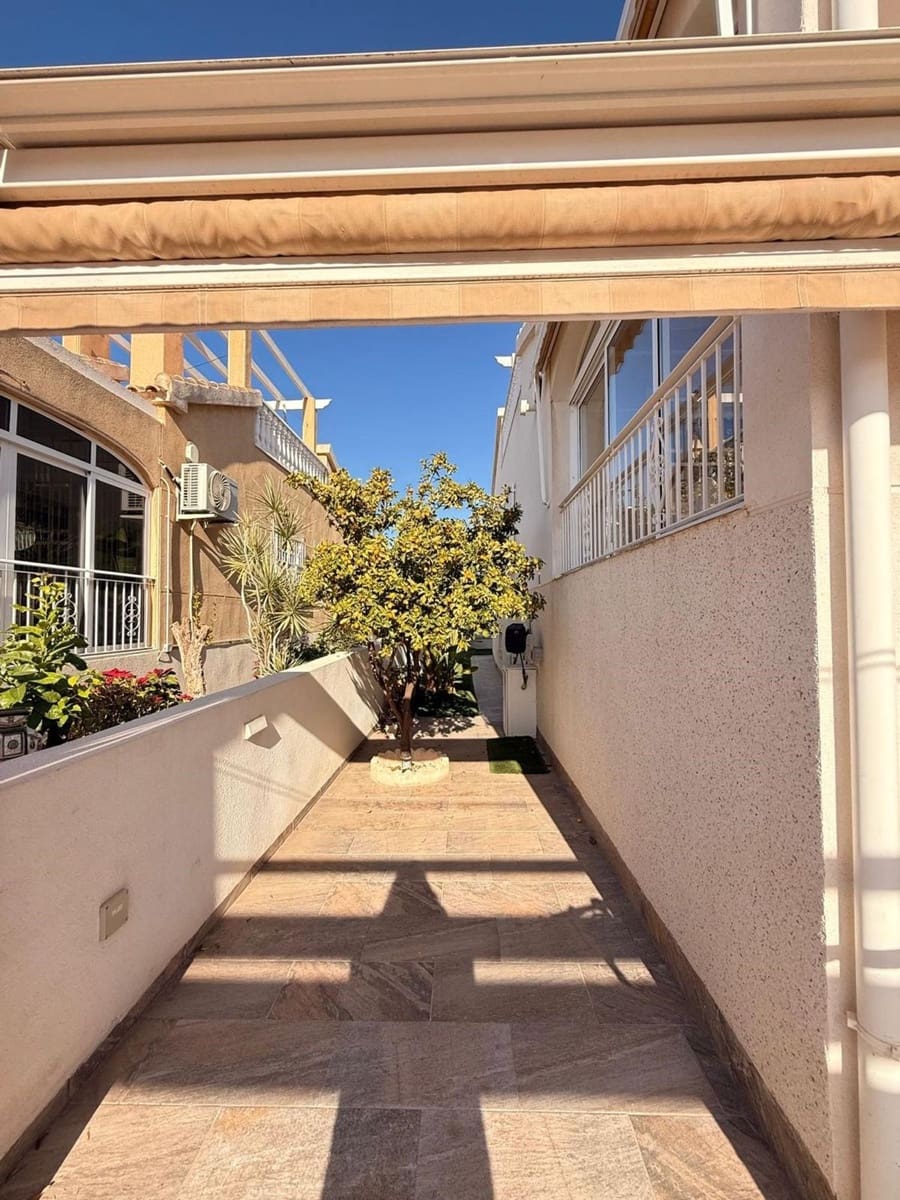 2 Zimmer Villa zu verkaufen in Orihuela Costa mit Pool Garage - 340.000 € (Ref: 9452742)