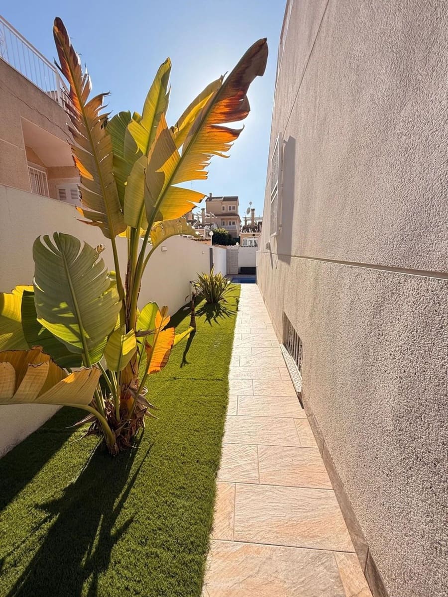 2 Zimmer Villa zu verkaufen in Orihuela Costa mit Pool Garage - 340.000 € (Ref: 9452742)