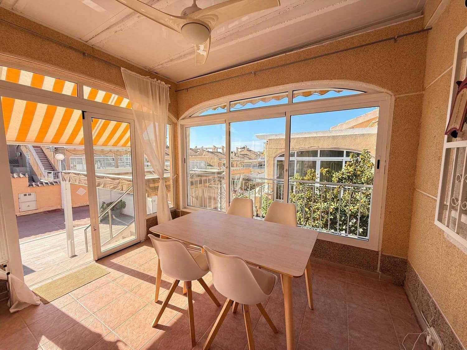 2 Zimmer Villa zu verkaufen in Orihuela Costa mit Pool Garage - 340.000 € (Ref: 9452742)