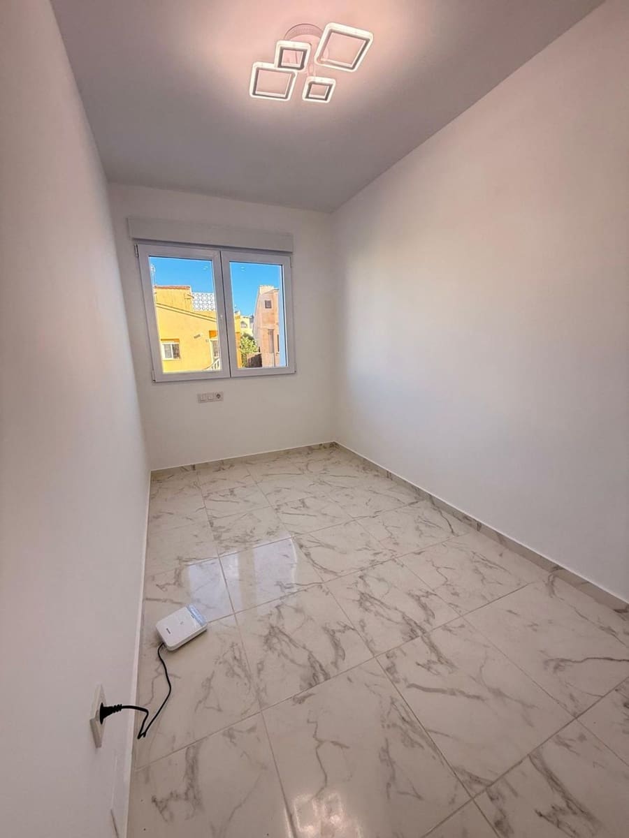 3 Zimmer Haus zu verkaufen in Torrevieja mit Pool Garage - 229.000 € (Ref: 9461007)