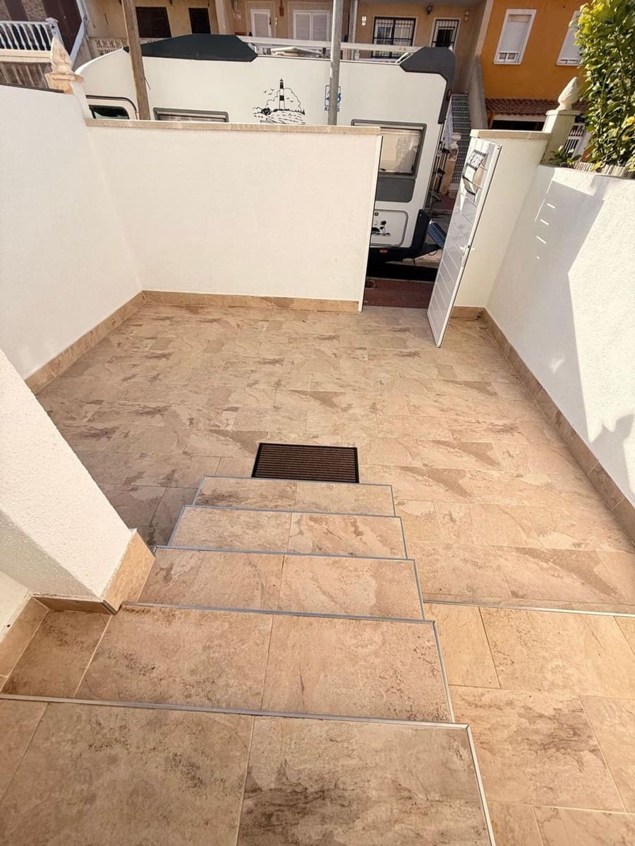 3 Zimmer Haus zu verkaufen in Torrevieja mit Pool Garage - 229.000 € (Ref: 9461007)