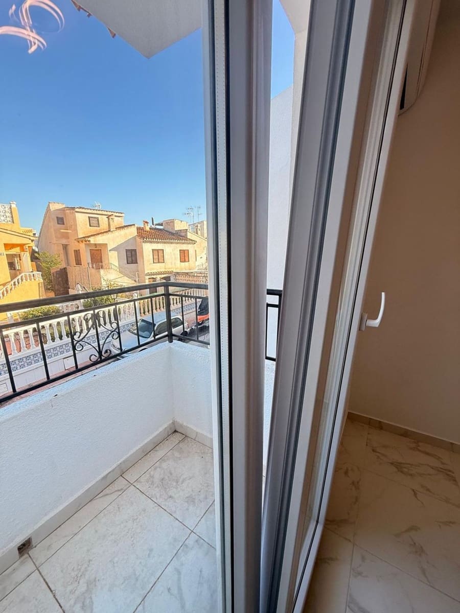 3 Zimmer Haus zu verkaufen in Torrevieja mit Pool Garage - 229.000 € (Ref: 9461007)