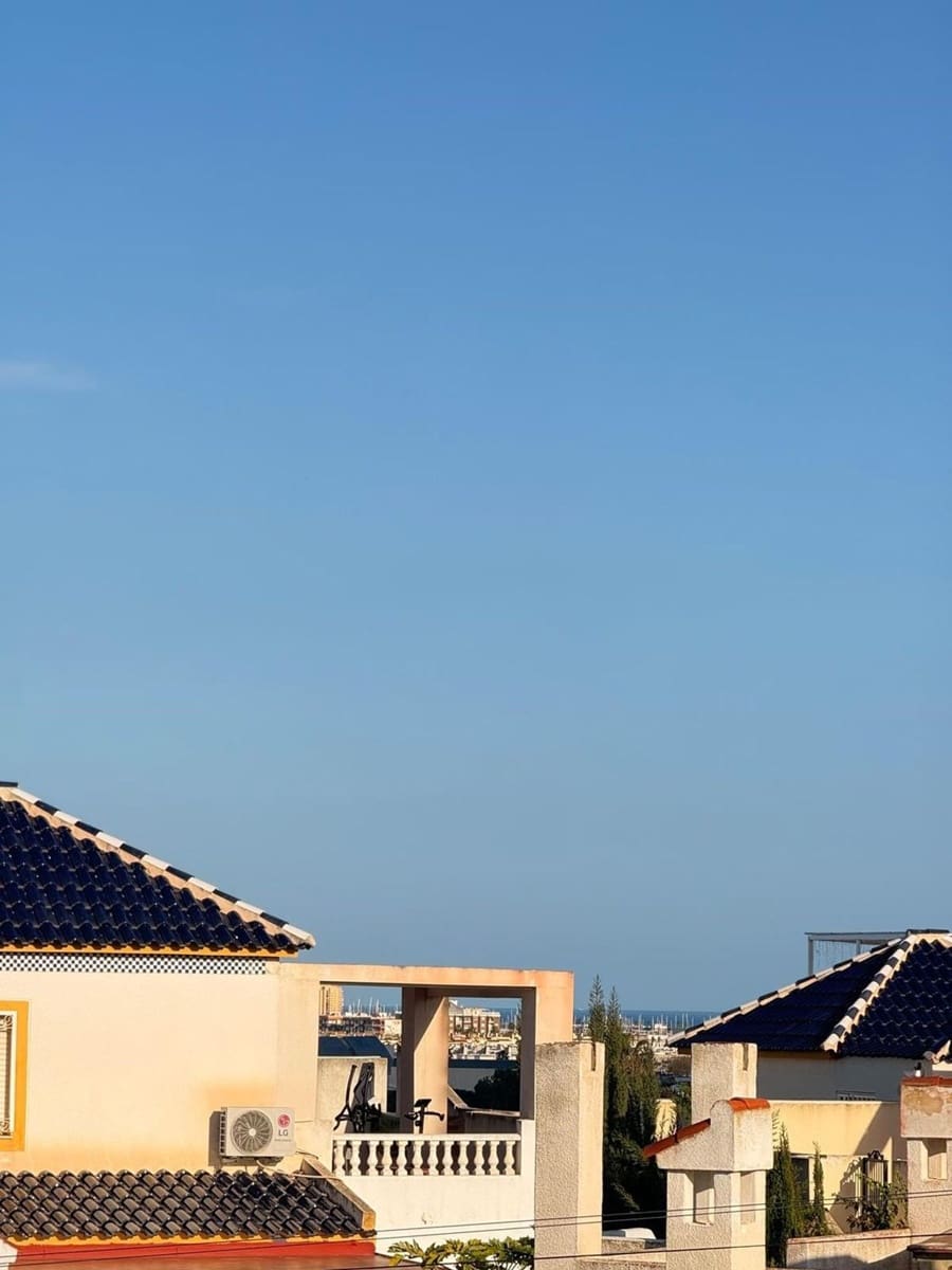 3 Zimmer Haus zu verkaufen in Torrevieja mit Pool Garage - 229.000 € (Ref: 9461007)