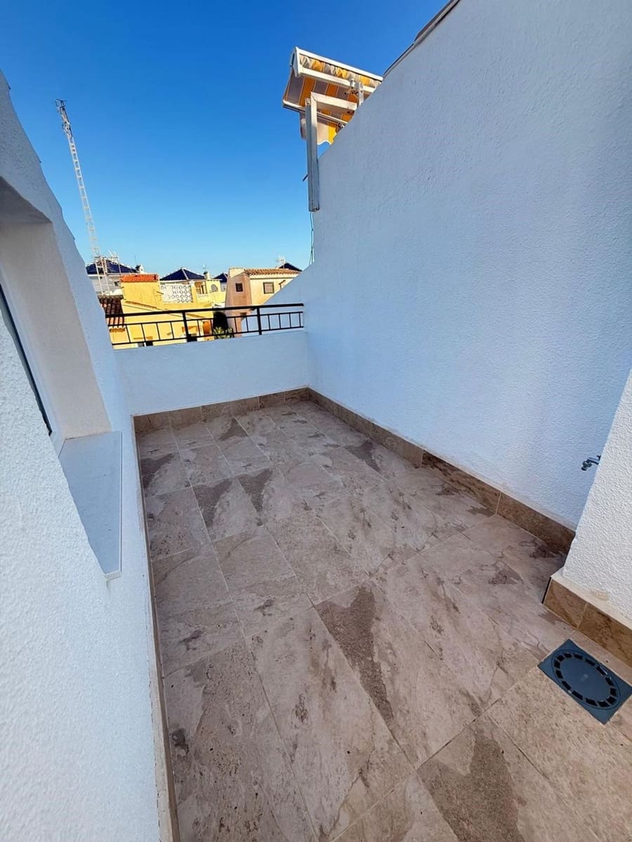 3 Zimmer Haus zu verkaufen in Torrevieja mit Pool Garage - 229.000 € (Ref: 9461007)