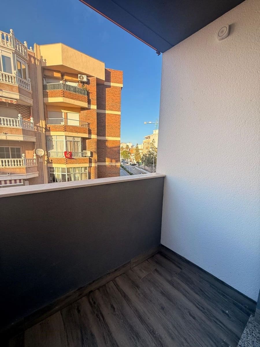 2 quarto Apartamento para venda em Torrevieja com garagem - 239 000 € (Ref: 9468011)