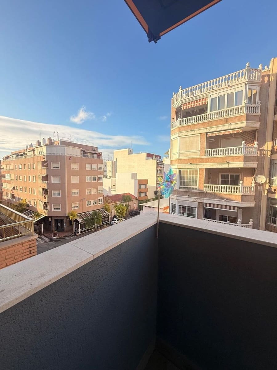2 quarto Apartamento para venda em Torrevieja com garagem - 239 000 € (Ref: 9468011)