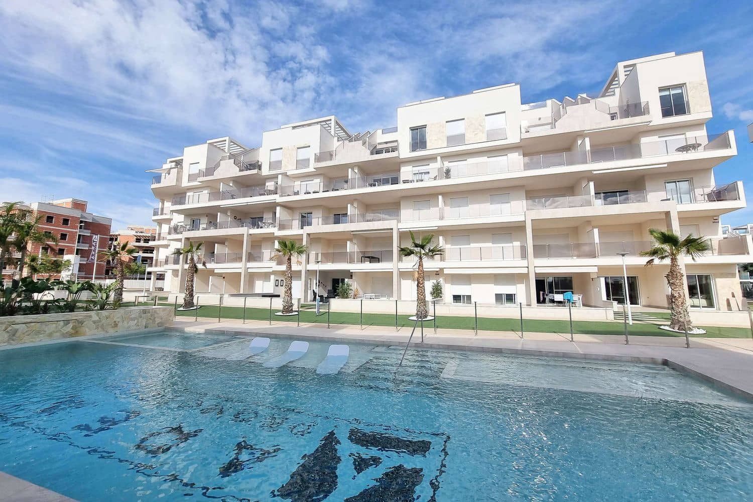 Apartamento de 2 habitaciones en Guardamar del Segura en venta con piscina garaje - 294.000 € (Ref: 9470574)