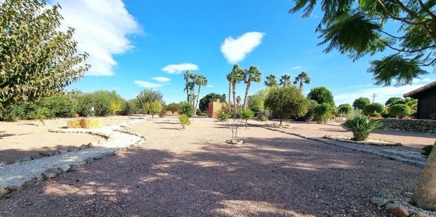 4 soveværelse Villa til salg i Catral med swimmingpool garage - € 829.000 (Ref: 9481751)