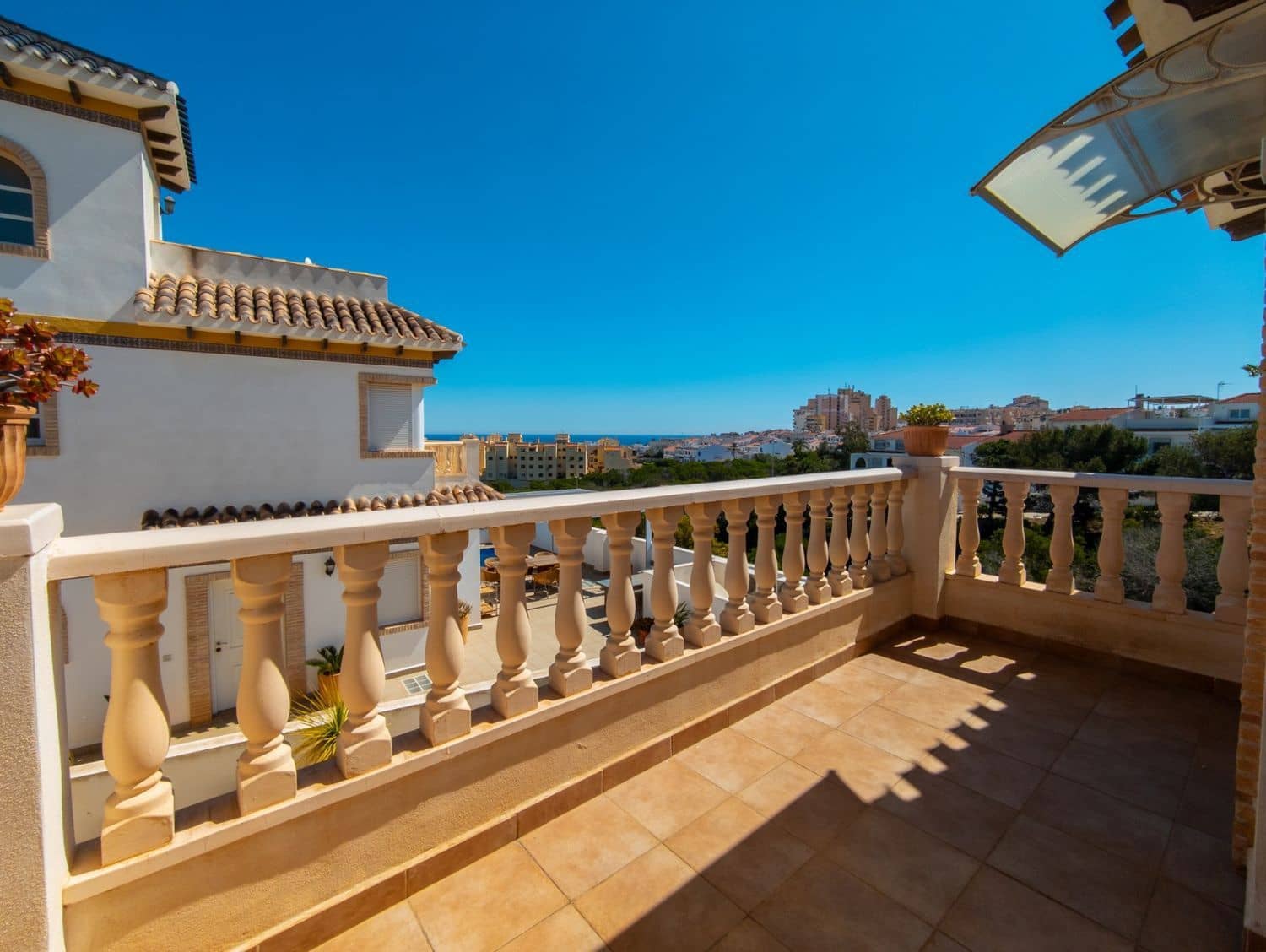 3 bedroom Villa for sale in Torrevieja with garage - € 420,000 (Ref: 9520651)