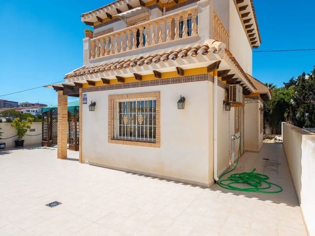 3 makuuhuone Huvila myytävänä paikassa Torreblanca, Torrevieja mukana 
autotalli - 420 000 € (Ref: 9520651)