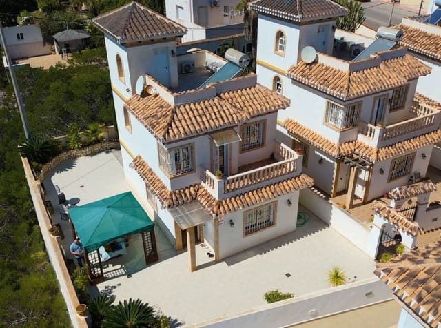 3 makuuhuone Huvila myytävänä paikassa Torreblanca, Torrevieja mukana 
autotalli - 420 000 € (Ref: 9520651)