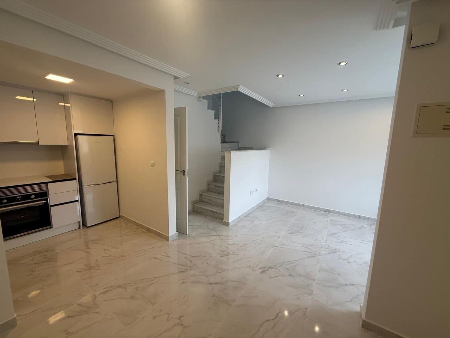 Apartamento de 2 habitaciones en Aguas Nuevas en venta con piscina garaje - 199.800 € (Ref: 9536619)