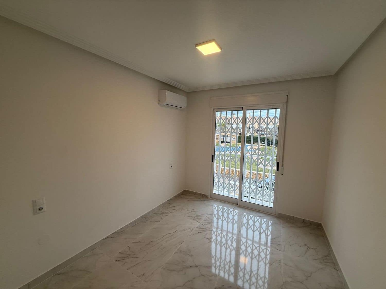 Apartamento de 2 habitaciones en Aguas Nuevas en venta con piscina garaje - 199.800 € (Ref: 9536619)