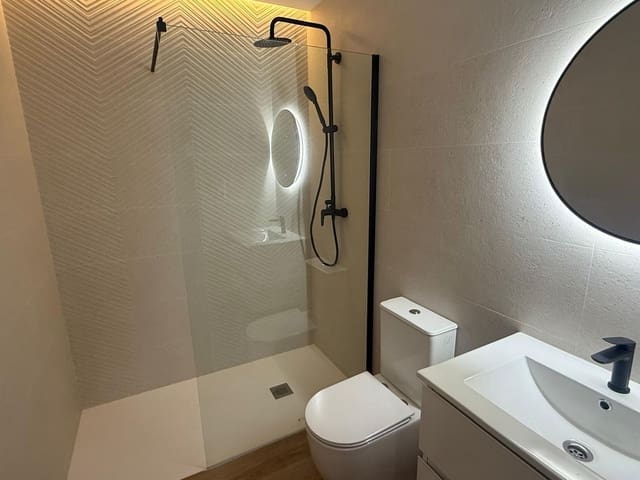 Apartamento de 2 habitaciones en Aguas Nuevas, Torrevieja en venta con piscina garaje - 199.800 € (Ref: 9536619)