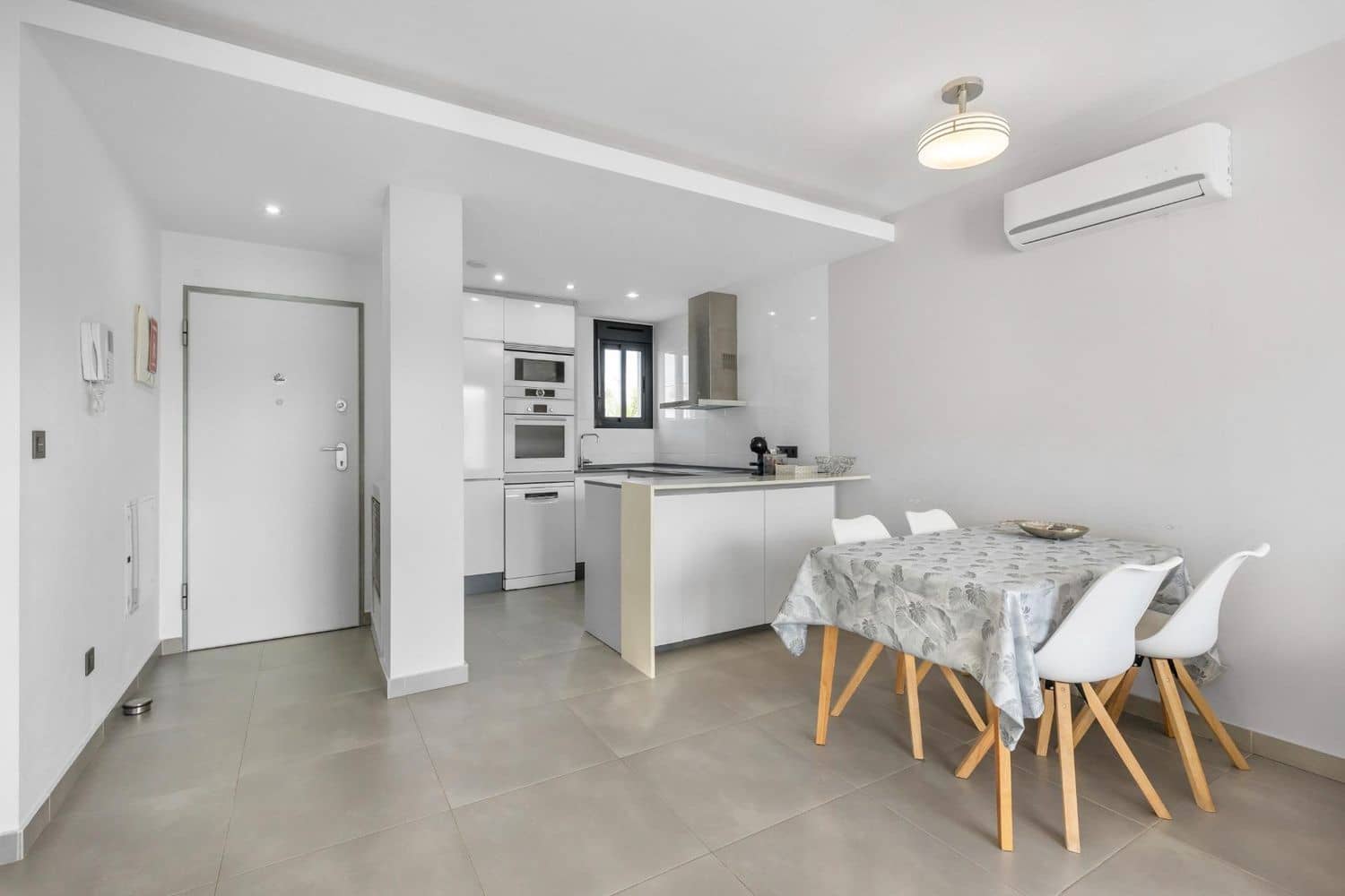 2 soveværelse Lejlighed til salg i Torrevieja med swimmingpool garage - € 289.900 (Ref: 9564239)