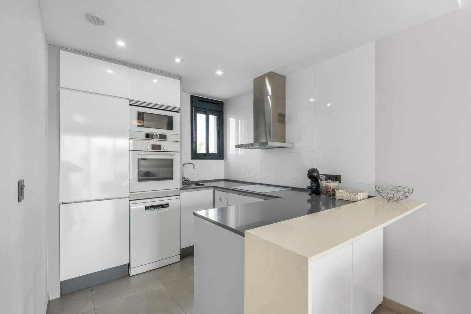 2 soveværelse Lejlighed til salg i Torrevieja med swimmingpool garage - € 289.900 (Ref: 9564239)