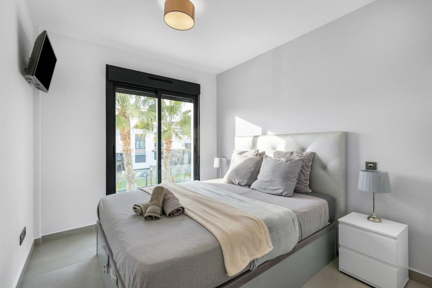 2 soveværelse Lejlighed til salg i Torrevieja med swimmingpool garage - € 289.900 (Ref: 9564239)