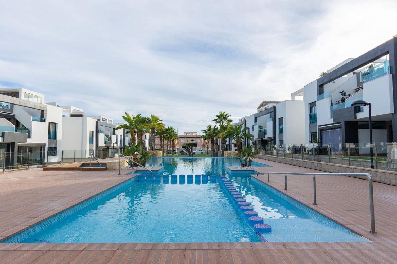 2 soveværelse Lejlighed til salg i Torrevieja med swimmingpool garage - € 289.900 (Ref: 9564239)