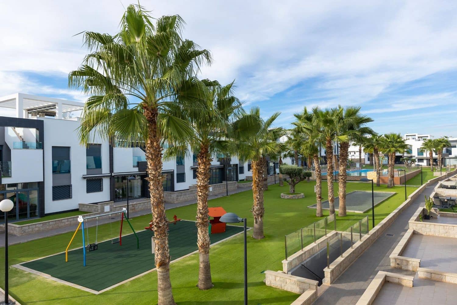 2 soveværelse Lejlighed til salg i Torrevieja med swimmingpool garage - € 289.900 (Ref: 9564239)