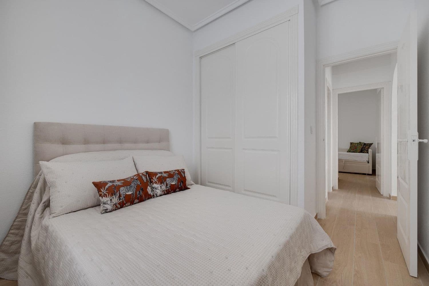 3 sypialnia Willa na sprzedaż w Miasto Alicante / Alacant z basenem garażem - 275 000 € (Ref: 9585887)