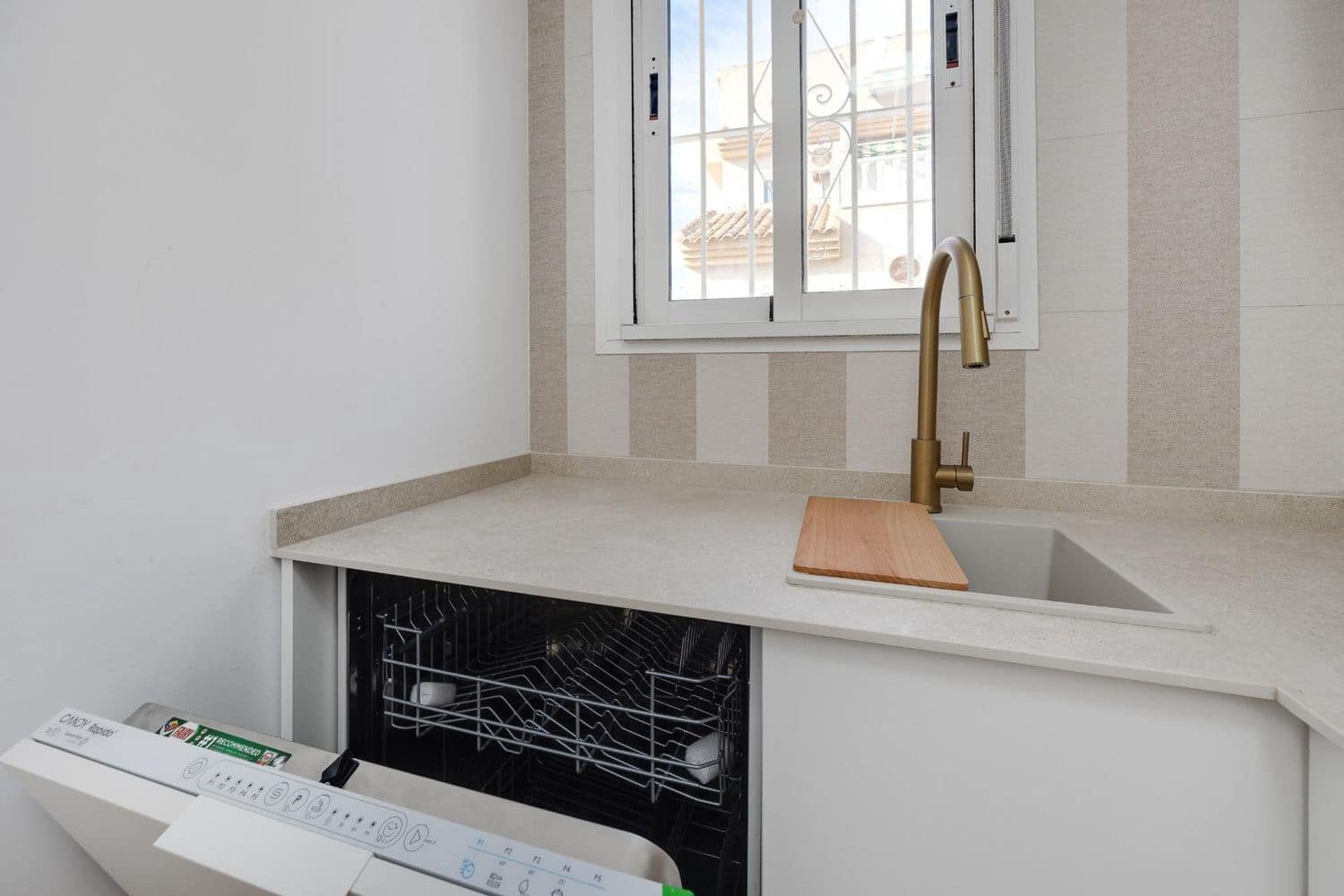 3 sypialnia Willa na sprzedaż w Miasto Alicante / Alacant z basenem garażem - 275 000 € (Ref: 9585887)