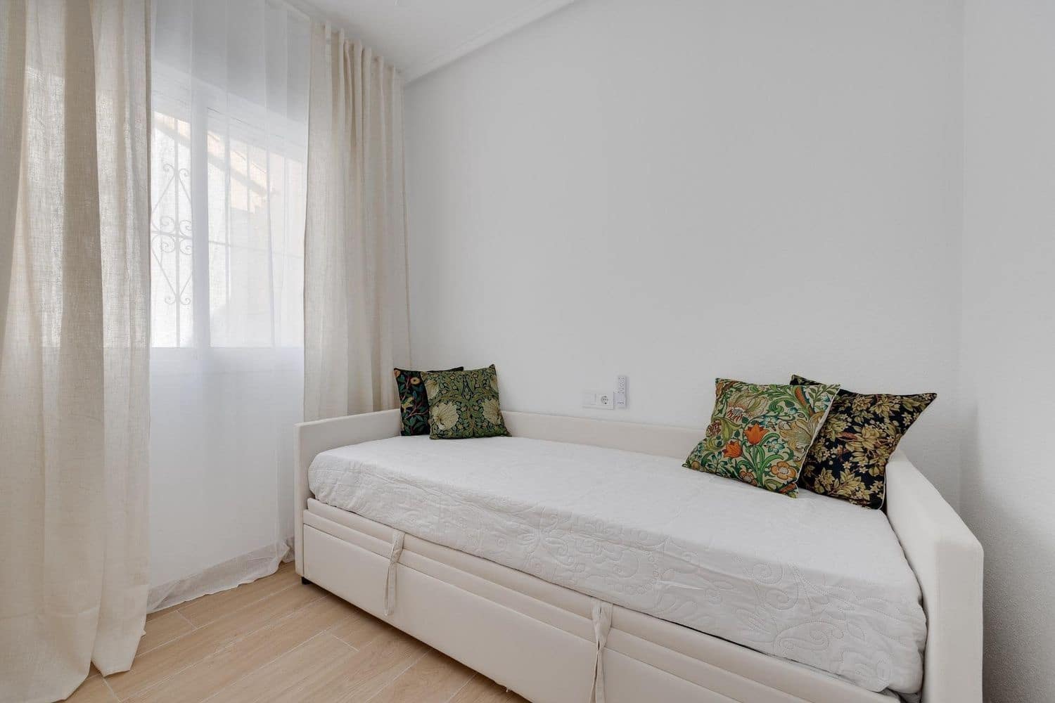 3 sypialnia Willa na sprzedaż w Miasto Alicante / Alacant z basenem garażem - 275 000 € (Ref: 9585887)