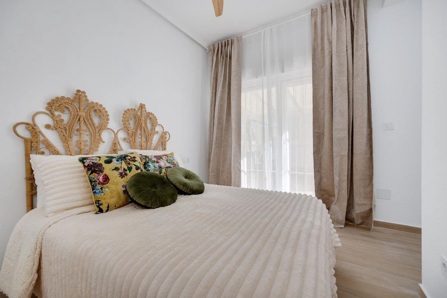 3 sypialnia Willa na sprzedaż w Miasto Alicante / Alacant z basenem garażem - 275 000 € (Ref: 9585887)