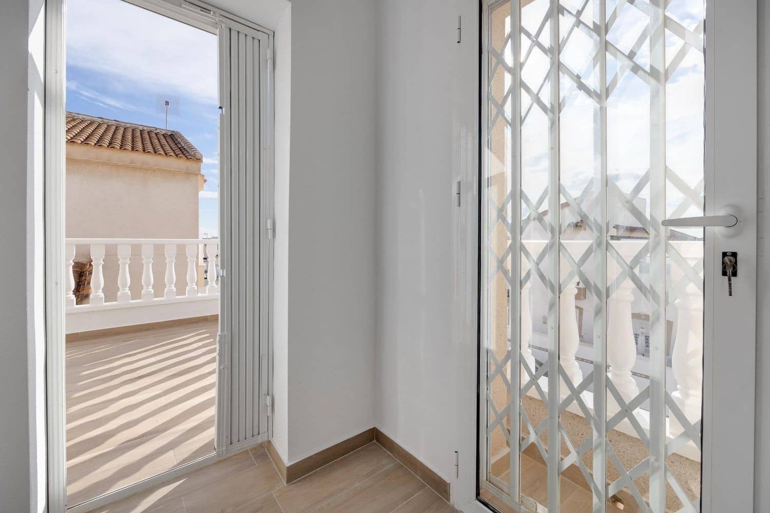 3 sypialnia Willa na sprzedaż w Miasto Alicante / Alacant z basenem garażem - 275 000 € (Ref: 9585887)