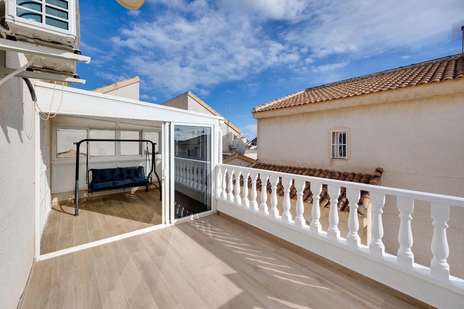 3 sypialnia Willa na sprzedaż w Miasto Alicante / Alacant z basenem garażem - 275 000 € (Ref: 9585887)