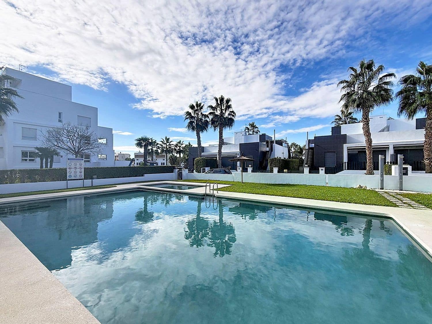 2 makuuhuone Omakotitalo myytävänä paikassa Orihuela mukana uima-altaan 
autotalli - 239 995 € (Ref: 9600881)