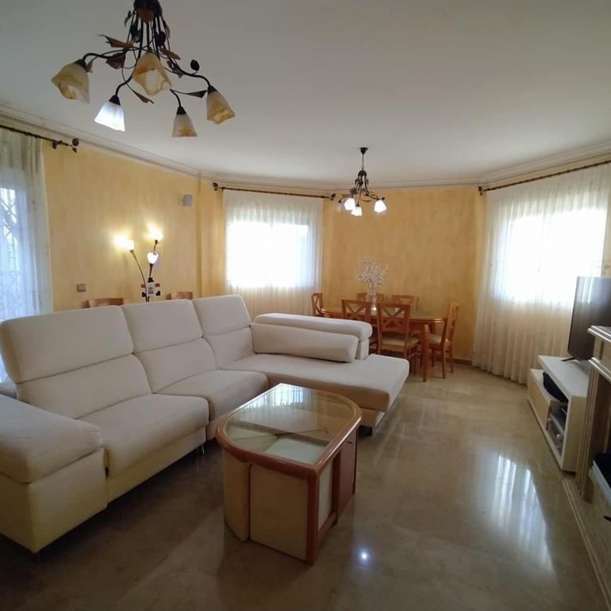 4 Zimmer Villa zu verkaufen in Villamartin mit Pool Garage - 459.000 € (Ref: 9620787)