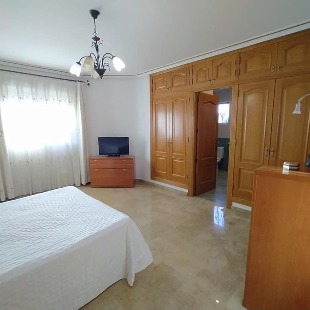 4 Zimmer Villa zu verkaufen in Villamartin mit Pool Garage - 459.000 € (Ref: 9620787)