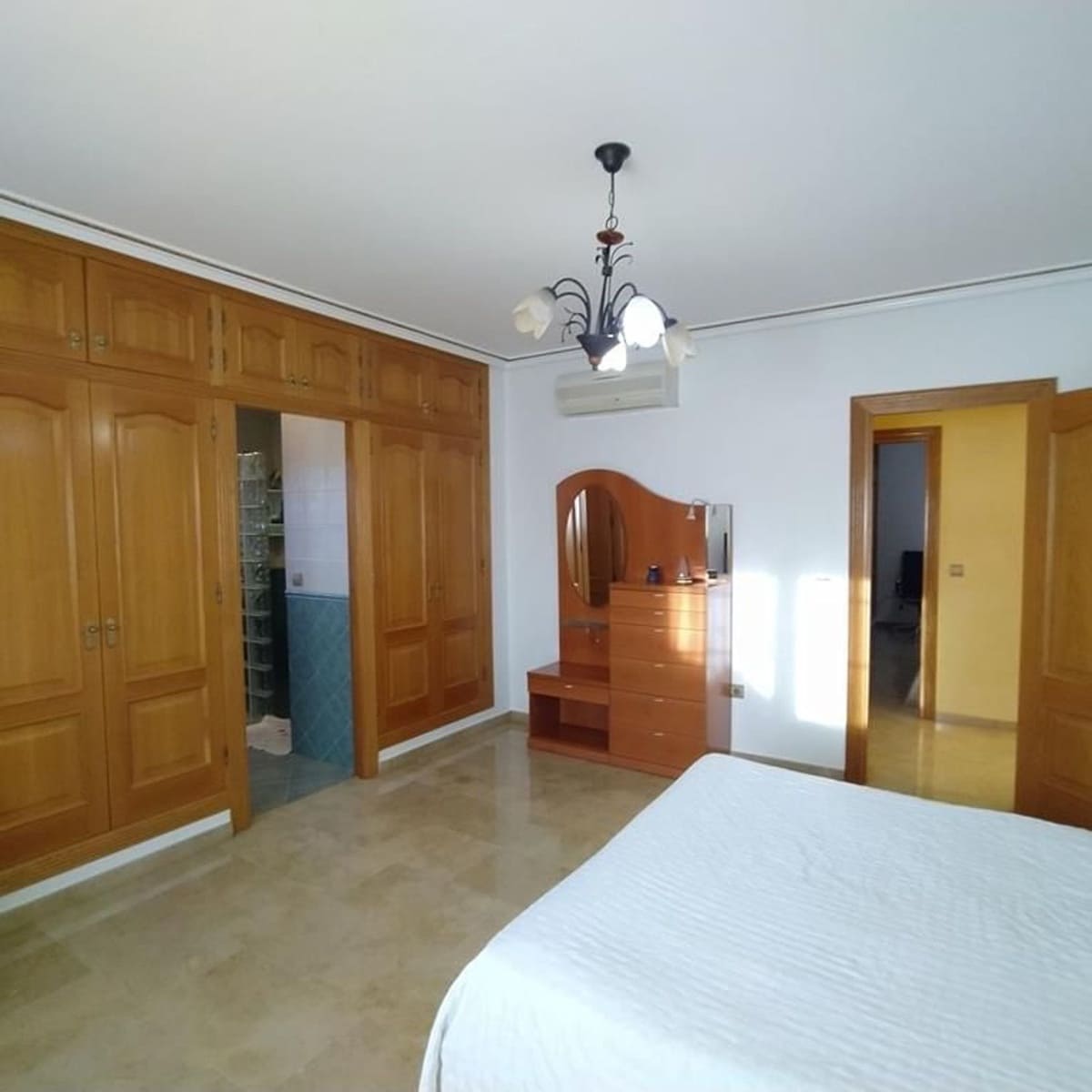 4 Zimmer Villa zu verkaufen in Villamartin mit Pool Garage - 459.000 € (Ref: 9620787)