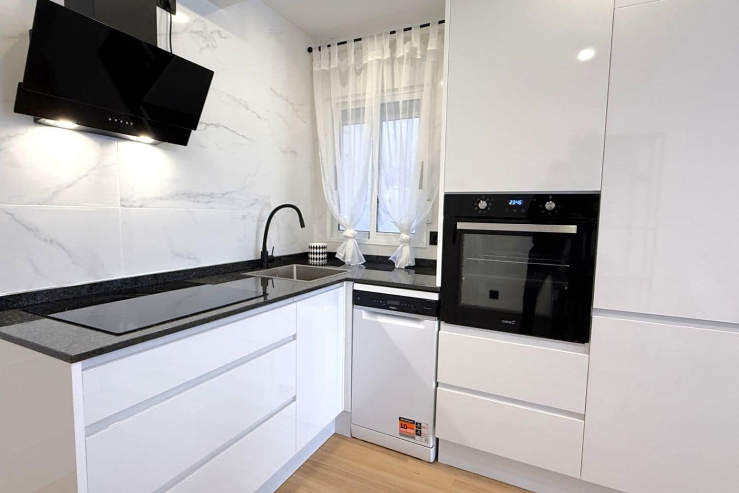 2 chambre Appartement à vendre à Torrevieja avec garage - 169 000 € (Ref: 9639923)