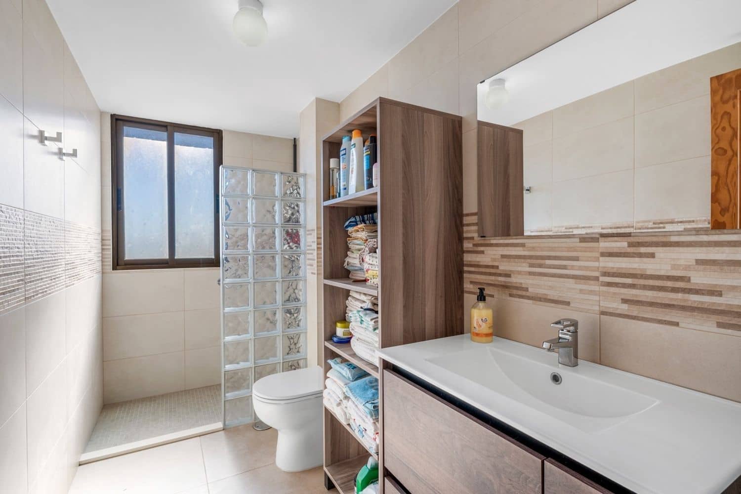 3 makuuhuone Huoneisto myytävänä paikassa Arenales del Sol mukana uima-altaan 
autotalli - 340 000 € (Ref: 9647818)