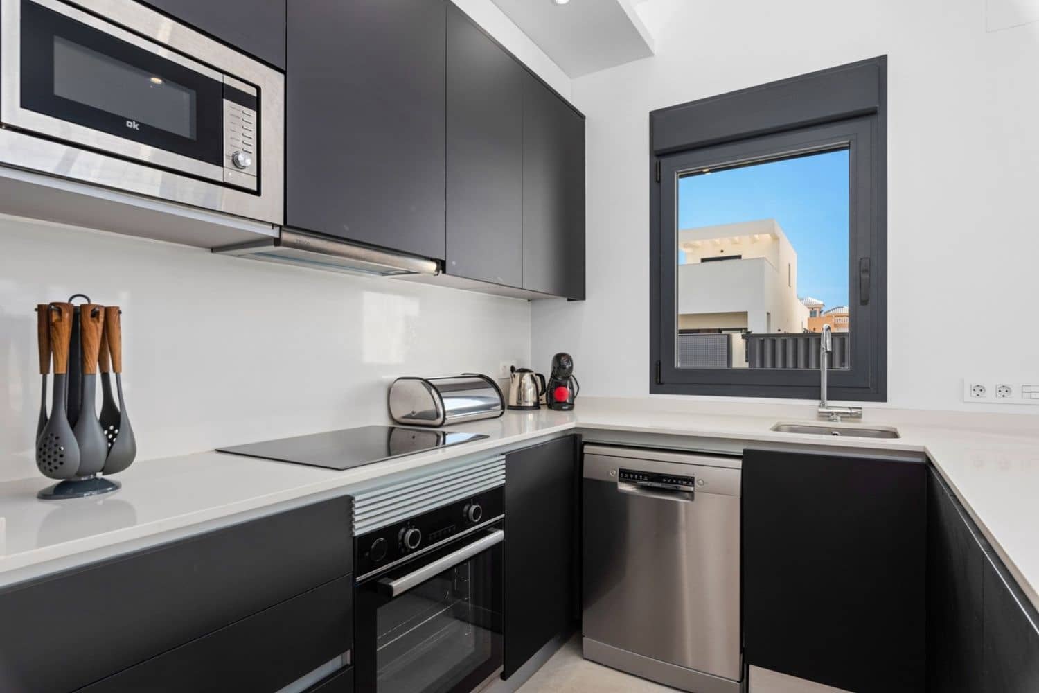 3 sypialnia Dom blizniak na sprzedaż w Miasto Alicante / Alacant z basenem garażem - 445 000 € (Ref: 9647820)