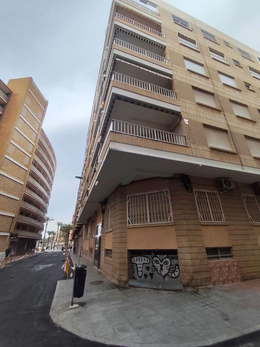 Apartamento de 3 habitaciones en Torrevieja en venta con garaje - 205.000 € (Ref: 9658181)