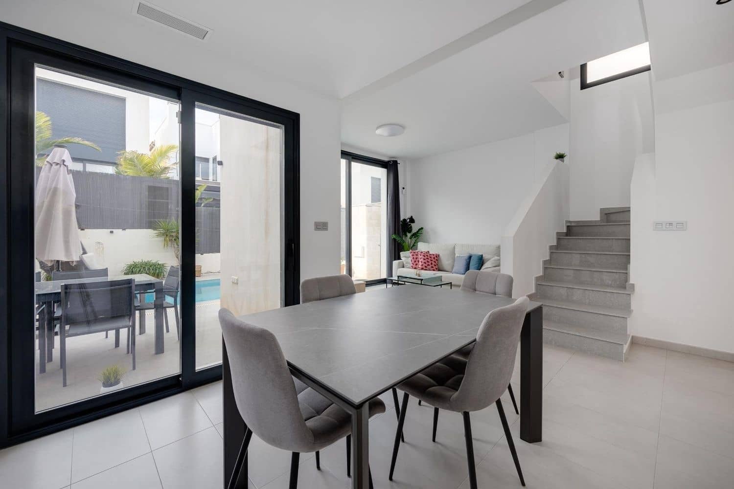 3 makuuhuone Huvila myytävänä paikassa Alicante kaupunki mukana uima-altaan 
autotalli - 369 900 € (Ref: 9714365)