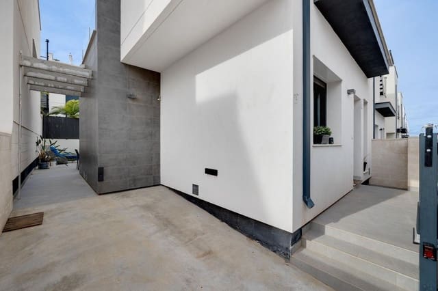 Chalet de 3 habitaciones en Villamartin, Orihuela en venta con piscina garaje - 369.900 € (Ref: 9714365)