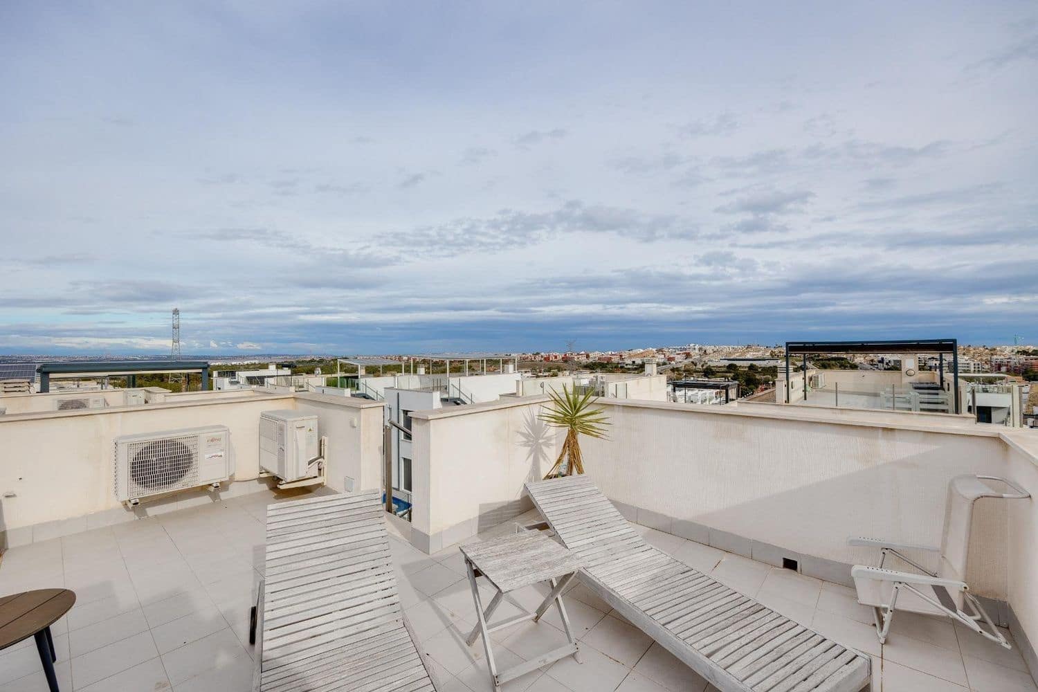 3 makuuhuone Huvila myytävänä paikassa Alicante kaupunki mukana uima-altaan 
autotalli - 369 900 € (Ref: 9714365)