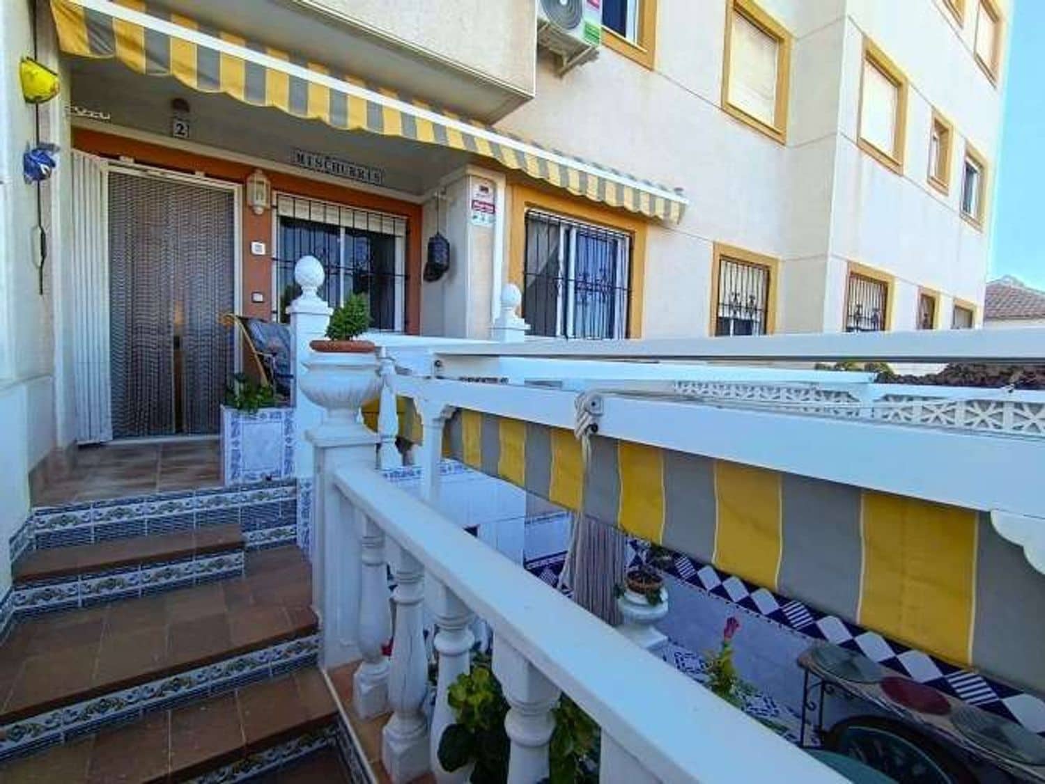 2 soverom Leilighet til salgs i Torrevieja med svømmebasseng garasje - € 149 995 (Ref: 9751490)