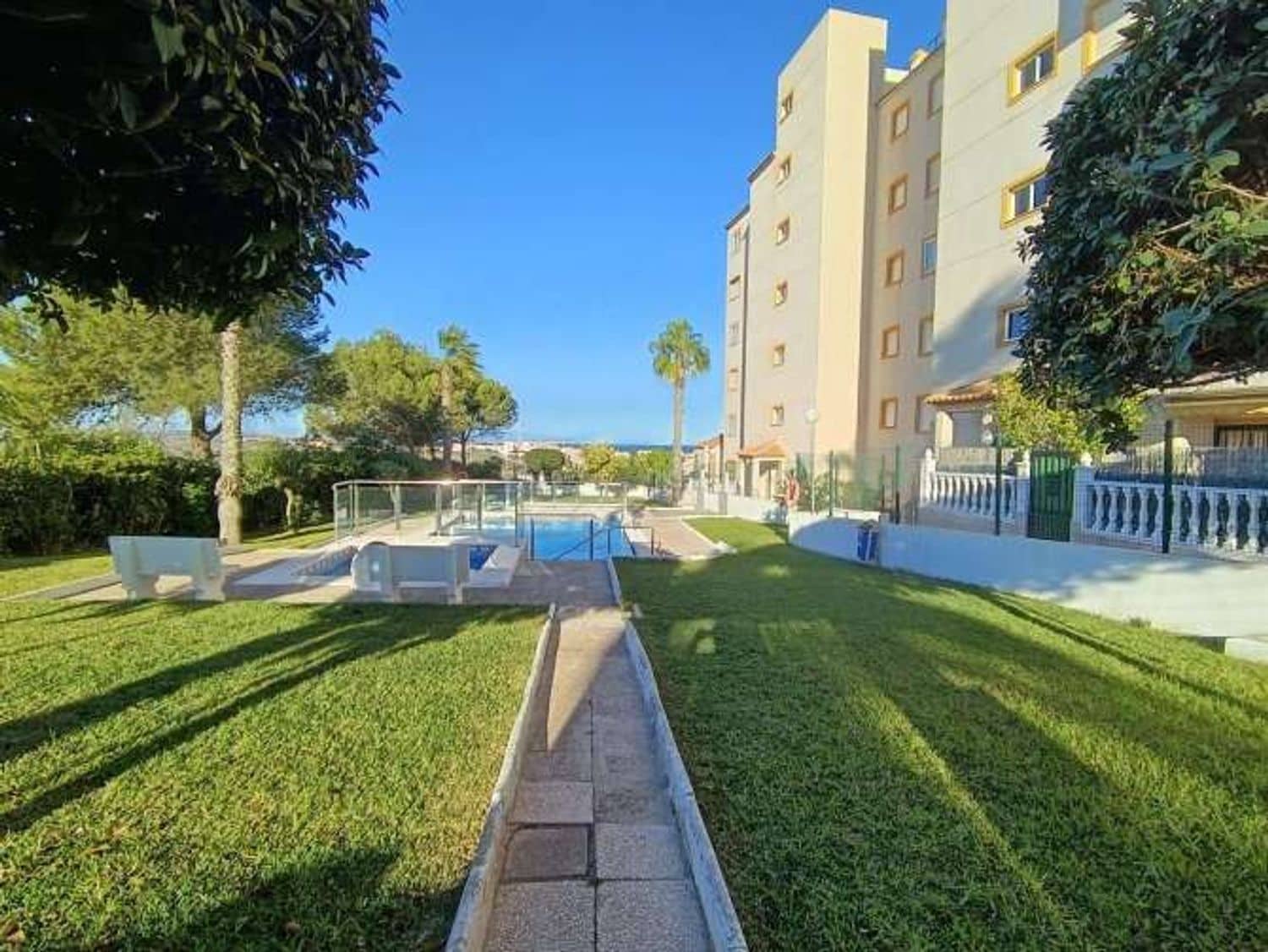 2 soverom Leilighet til salgs i Torrevieja med svømmebasseng garasje - € 149 995 (Ref: 9751490)
