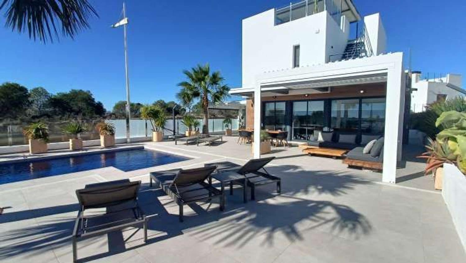 3 bedroom Villa for sale in Alicante / Alacant city with pool garage - € 729,000 (Ref: 9755106)
