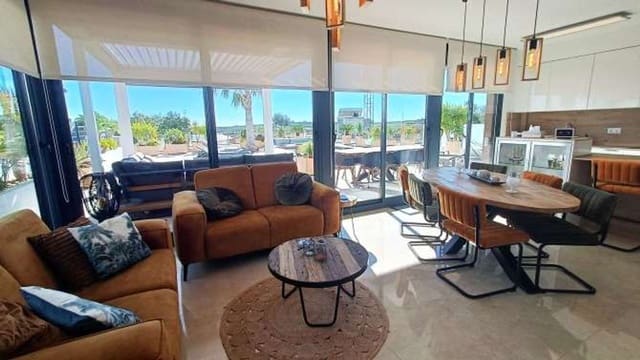 3 soverom Villa til salgs i Alicante by med svømmebasseng garasje - € 729 000 (Ref: 9755106)