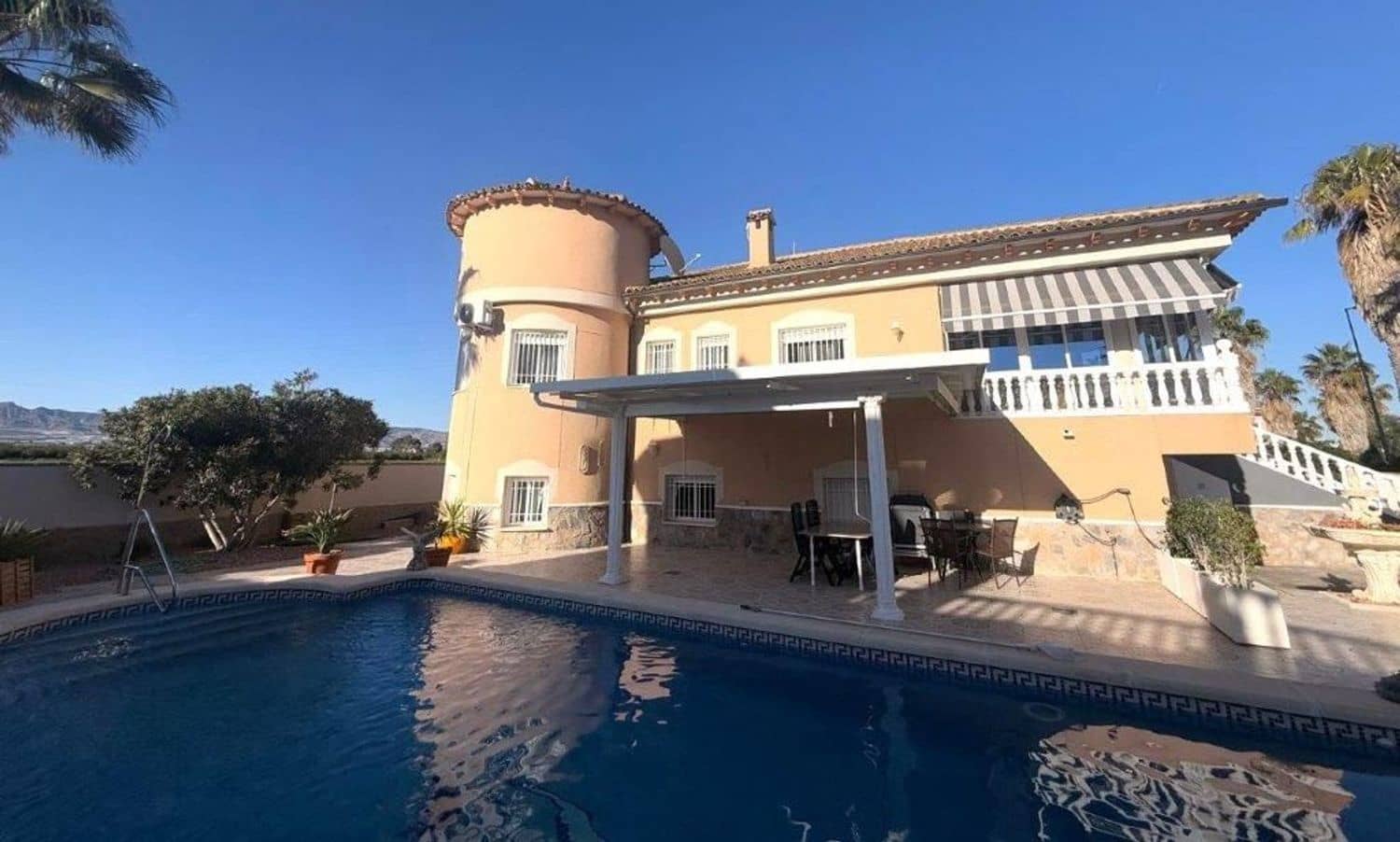 4 soverom Villa til salgs i Benferri med svømmebasseng garasje - € 439 900 (Ref: 9758370)