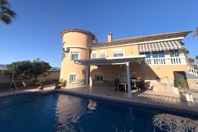 4 soverom Villa til salgs i Benferri med svømmebasseng garasje - € 439 900 (Ref: 9758370)