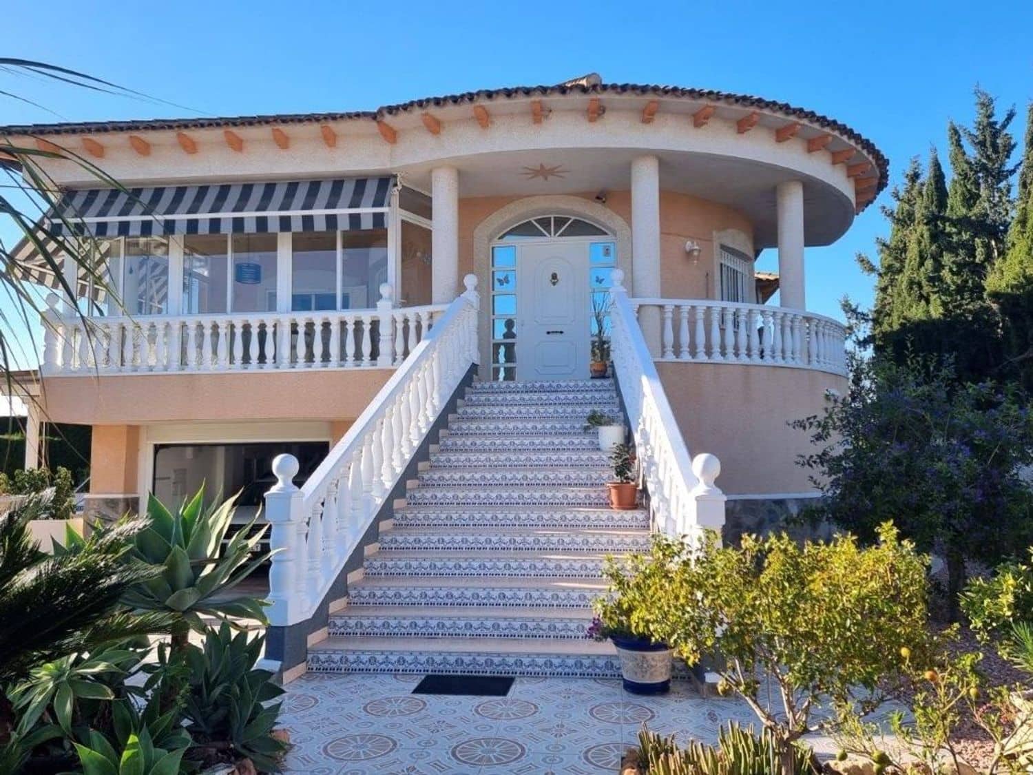 4 soverom Villa til salgs i Benferri med svømmebasseng garasje - € 439 900 (Ref: 9758370)