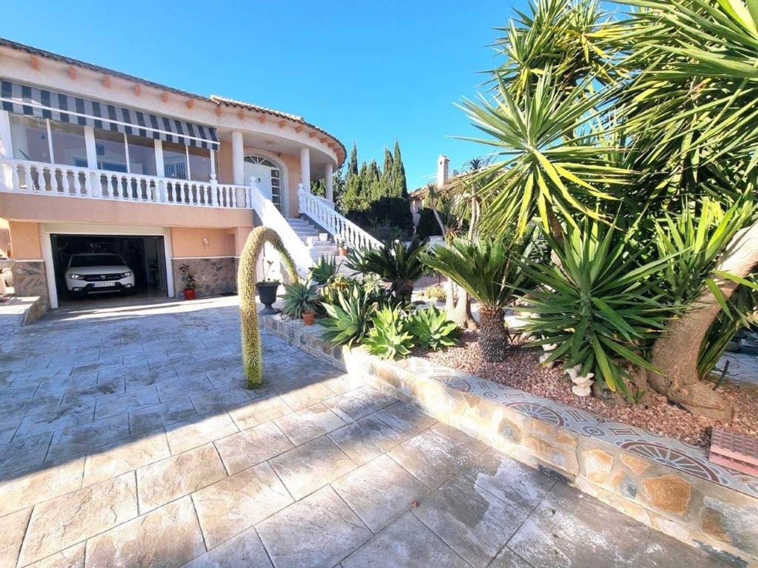 4 soverom Villa til salgs i Benferri med svømmebasseng garasje - € 439 900 (Ref: 9758370)