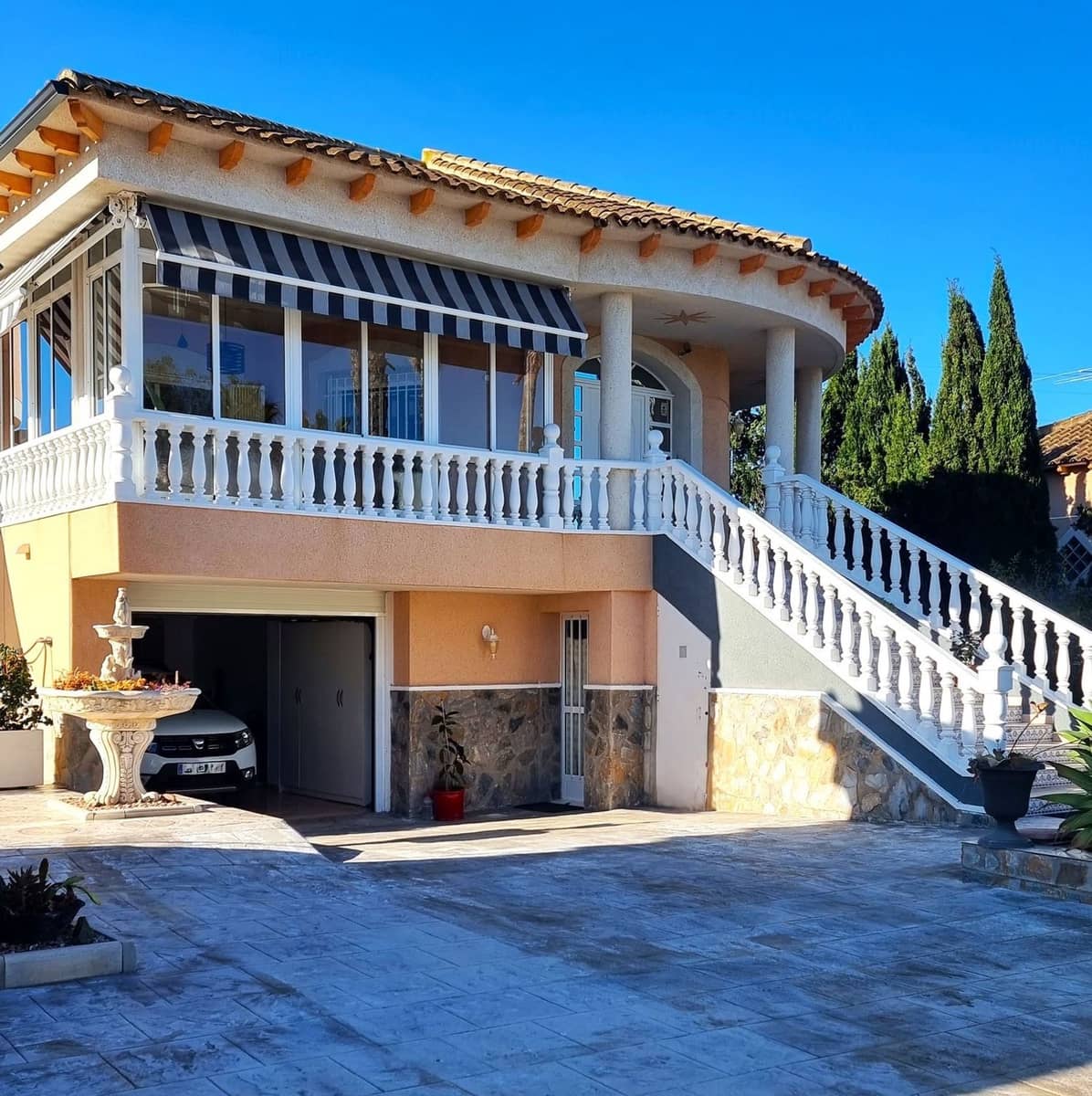 4 soverom Villa til salgs i Benferri med svømmebasseng garasje - € 439 900 (Ref: 9758370)